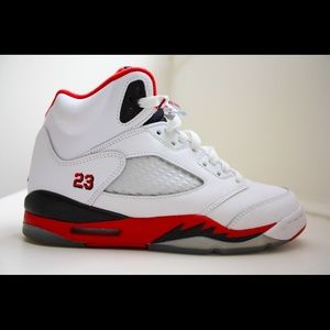 Jordan 5 Fire Reds (SIZE 5.5Y GRADE SCHOOL)